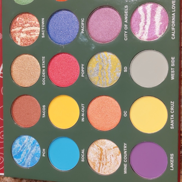 New Peachy Queen California Love palette - Picture 3 of 6